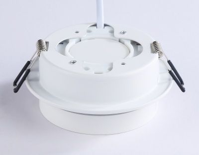 Ambrella TN5240 WH Свет-ник встраив-мый под ламп. GX53 белый D110*42